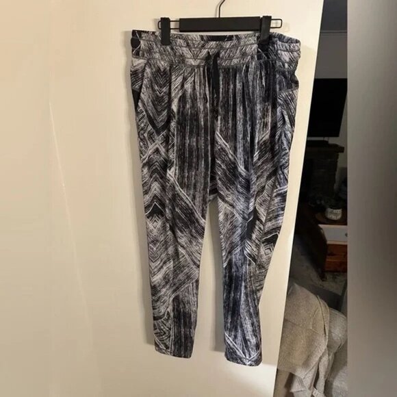 🔥 Like New Lululemon Namaskar Pant II – Size 12 - Picture 5 of 8